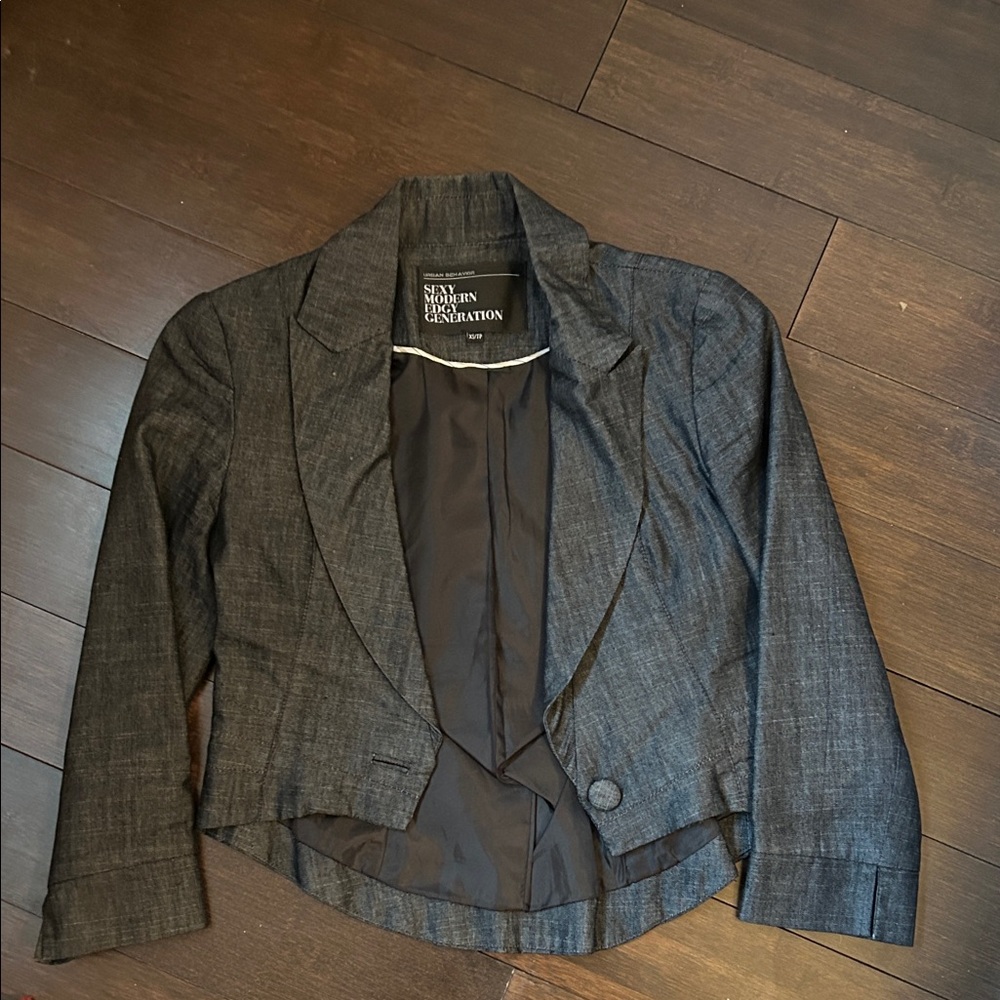 Women’s cropped blazer